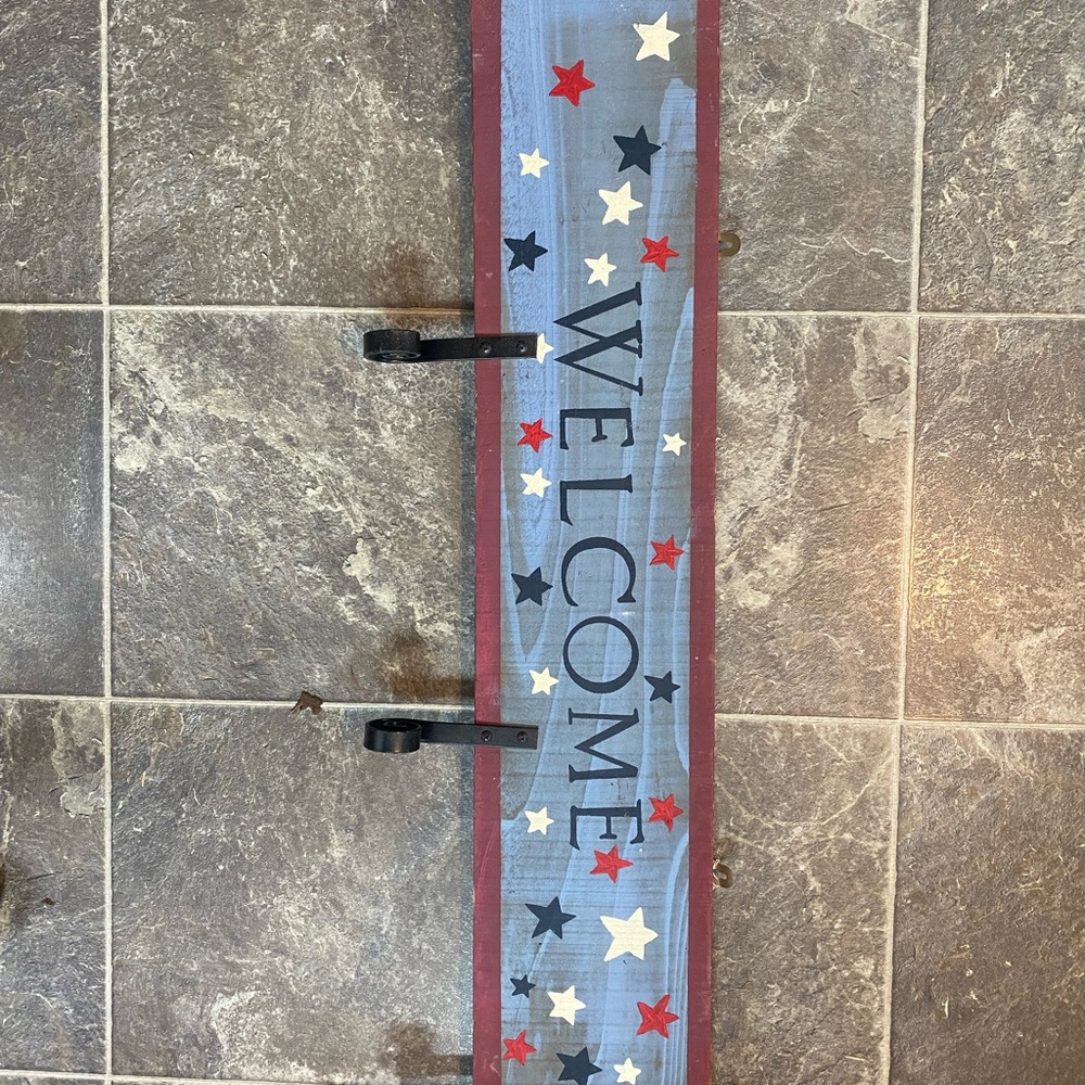 Welcome Wall Sign with Hooks
